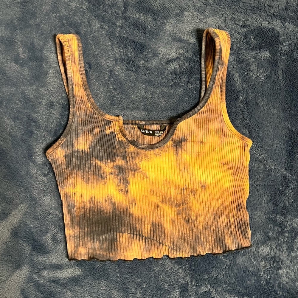 Crop top bleach tie-dye.